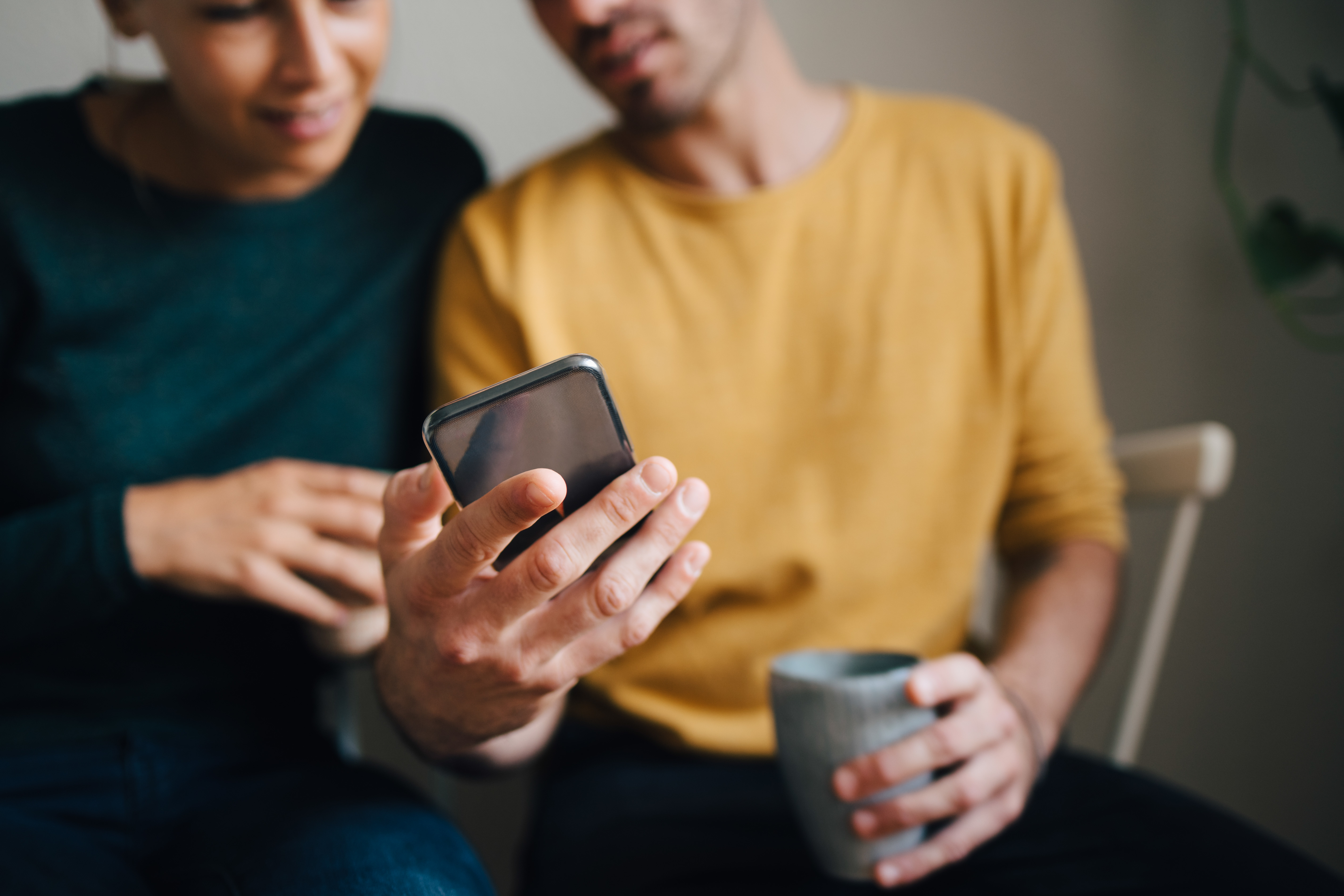 couple on phone