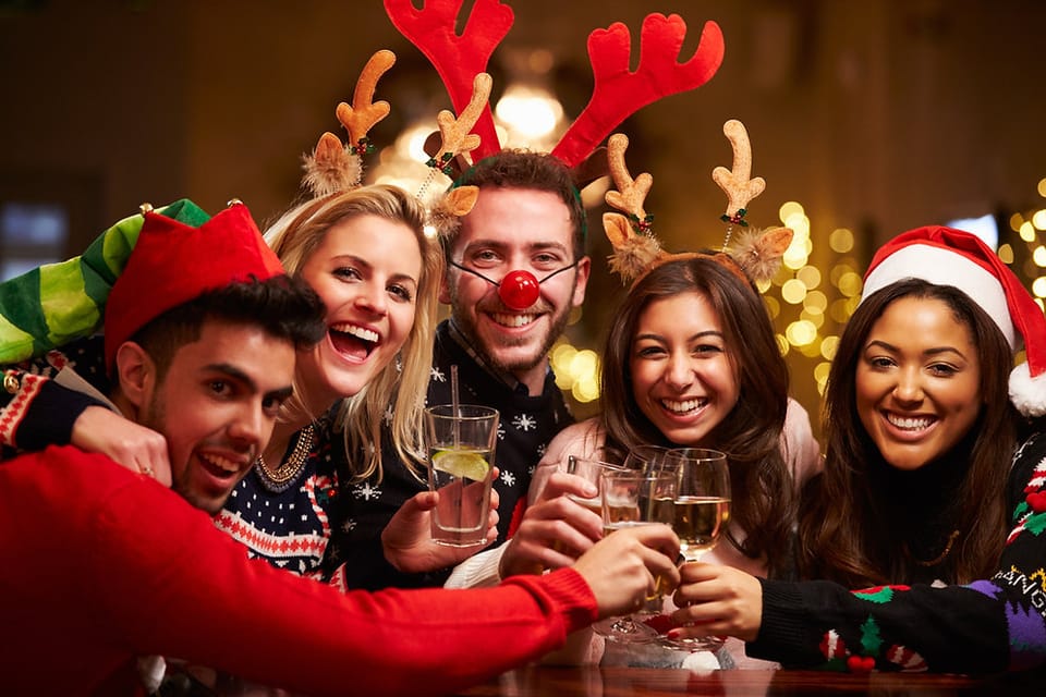 10 Minute-to-Win-It Games for Couples: Christmas Edition