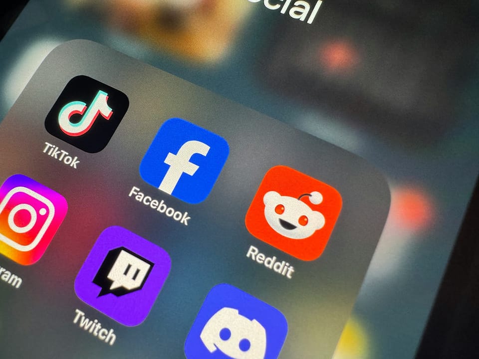 10 Most Helpful Relationship Tips from Reddit